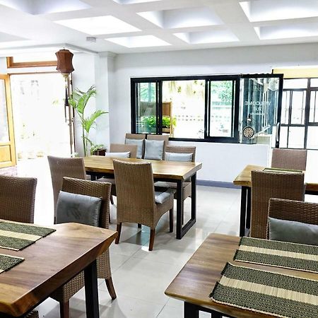 Spring@Tapae Hotel Чиангмай Екстериор снимка
