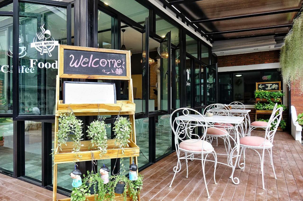 Spring@Tapae Hotel Чиангмай Екстериор снимка